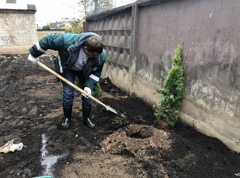 В Центре прошёл субботник по озеленению