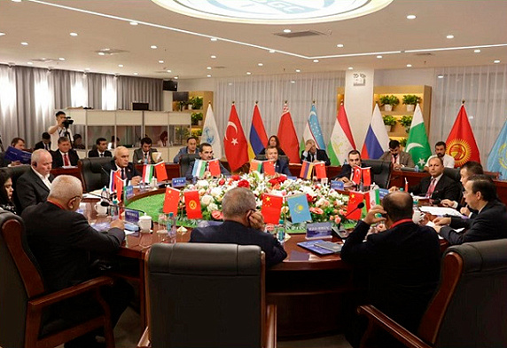 Глава Минприроды Беларуси Андрей Худык выступил с докладом на круглом столе в рамках Евразийского экономического форума